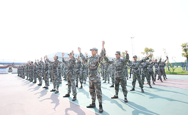 初中生沉迷手机怎么办,少年封闭式学校给出四点建议(图2)